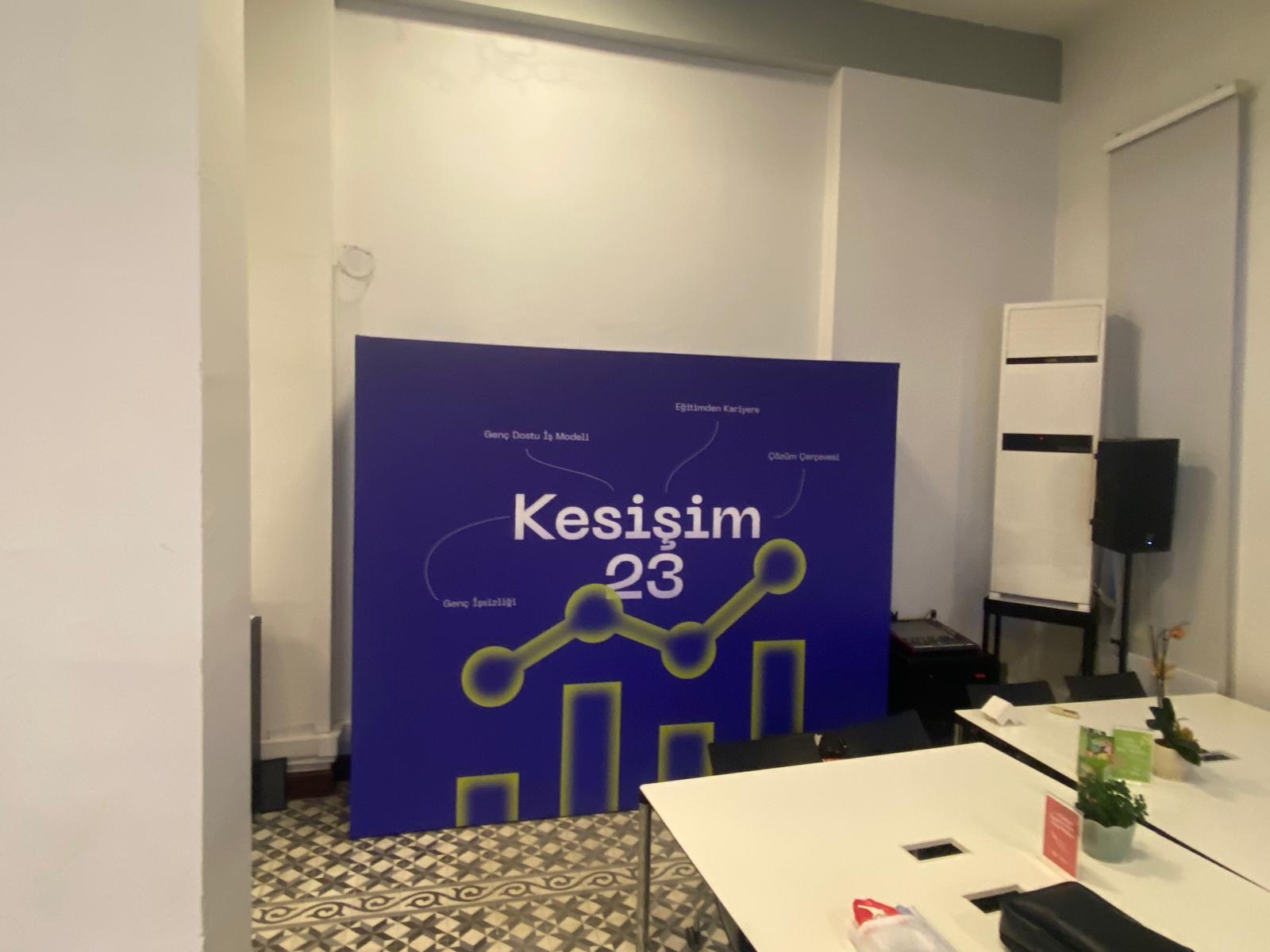 090c256d-bd21-44a4-be15-01e724eed9e9