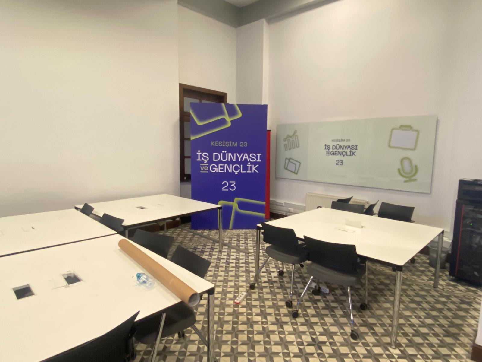 6945ce83-3321-45d6-b429-43ed02d3e848