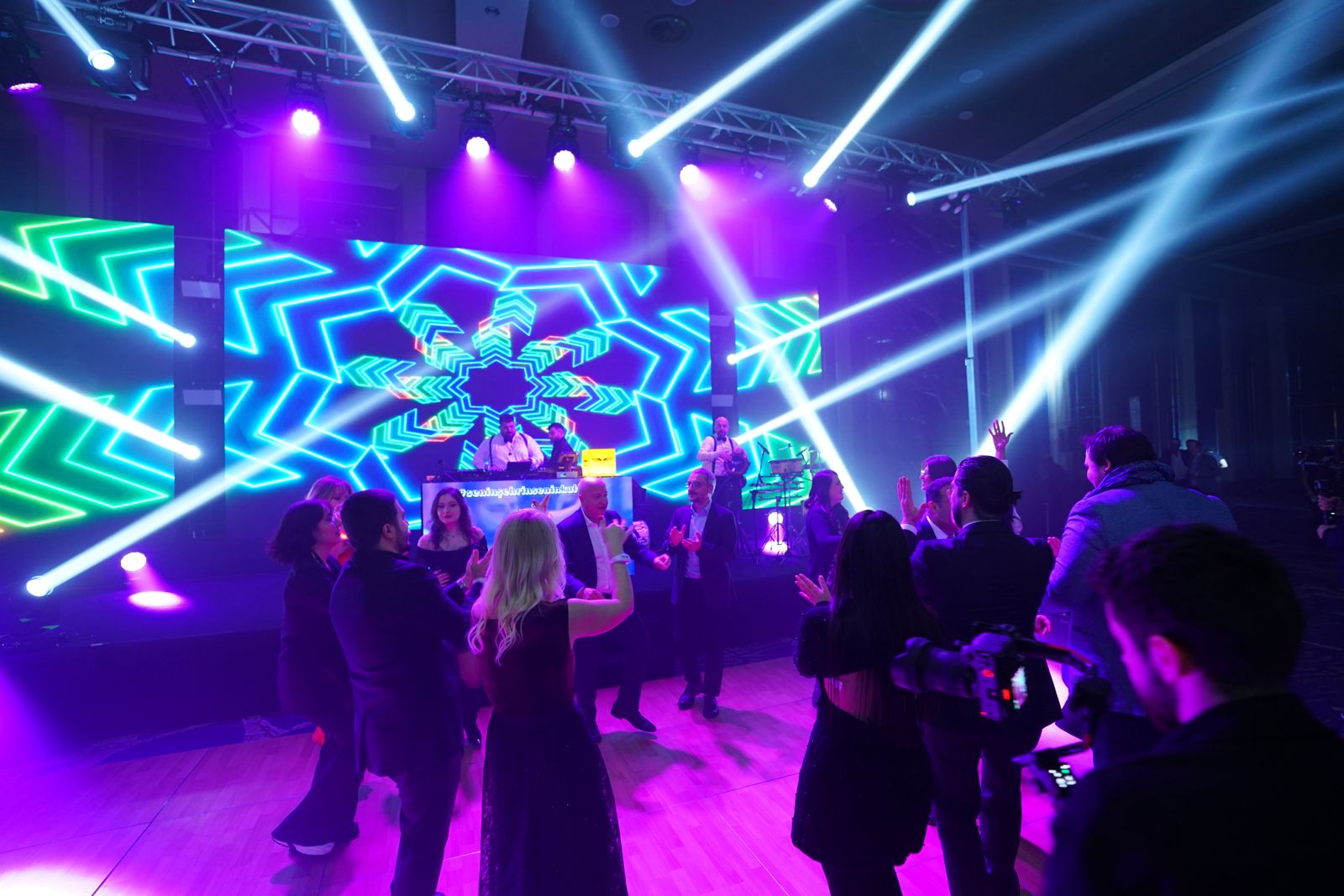 c4572cb4-f41e-42d9-932f-77b7a144d31f